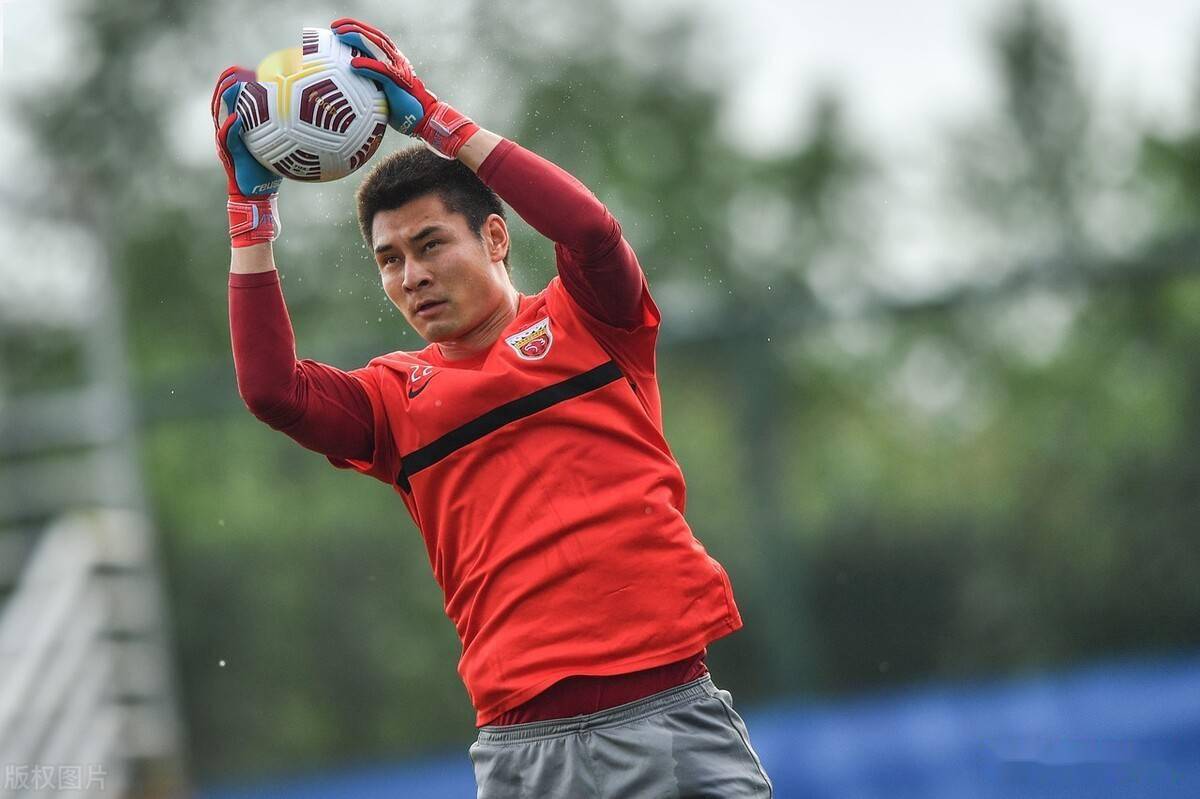 LOL直播-亚冠赛程吃紧，波尔图今晨门线救险，目标明确，团队化学反应显著